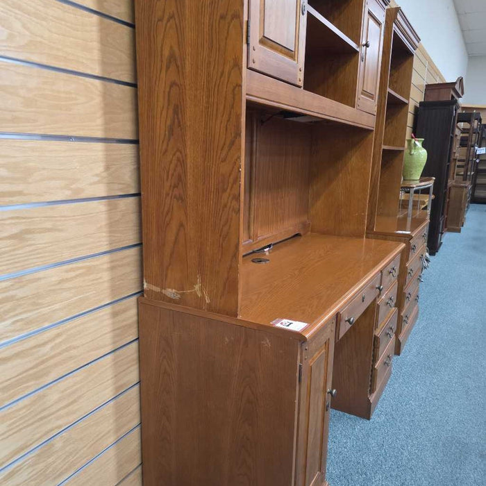 DESK WITH HUTCH LSH