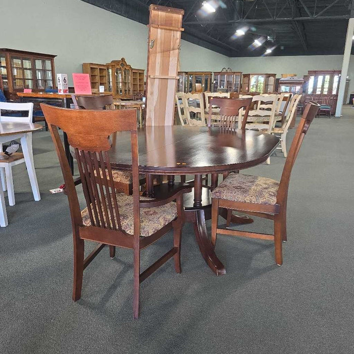 TABLE WITH 2 LEAVES & 4 CHAIRS KLH