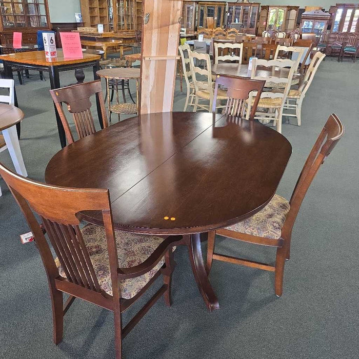 TABLE WITH 2 LEAVES & 4 CHAIRS KLH