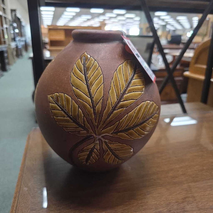 VASE WITH LEAFS BA