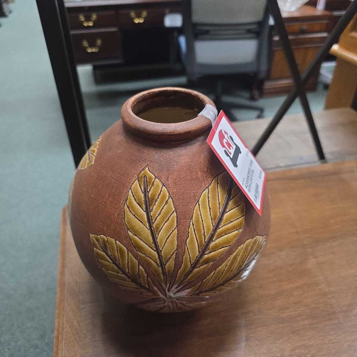 VASE WITH LEAFS BA