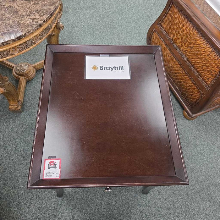 BROYHILL END TABLE SK