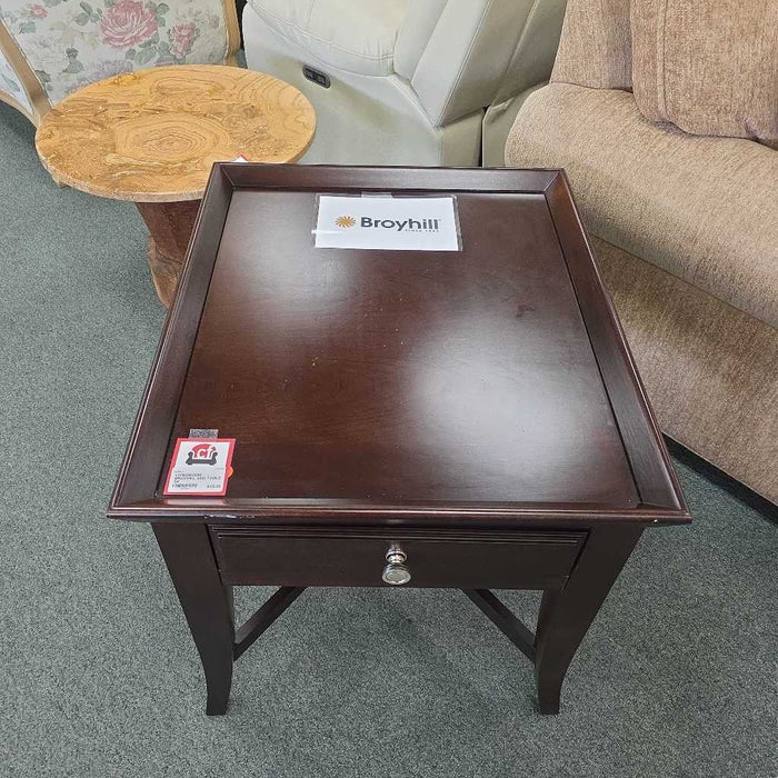 BROYHILL END TABLE SK