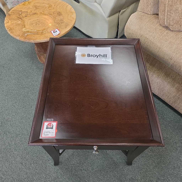 BROYHILL END TABLE SK