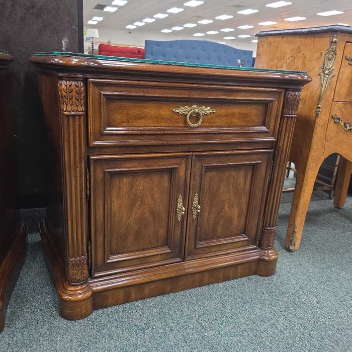 NIGHTSTAND MI