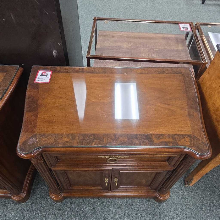 NIGHTSTAND MI