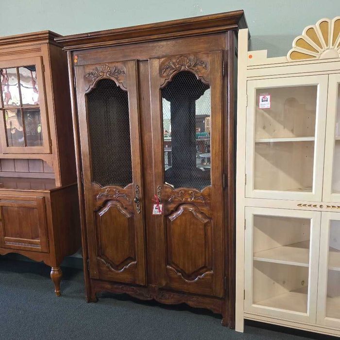CABINET WITH CHICKEN WIRE LSH