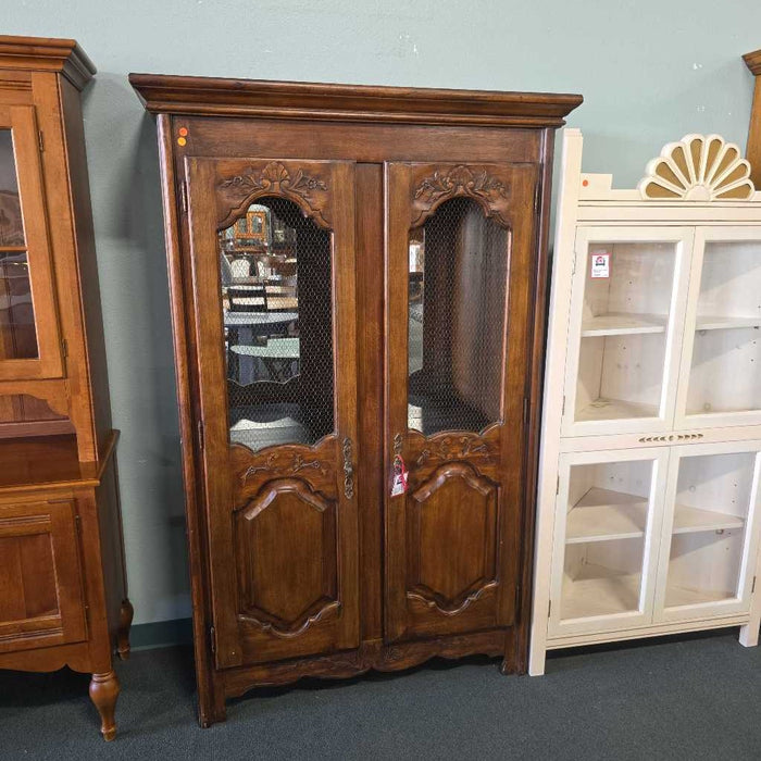 CABINET WITH CHICKEN WIRE LSH