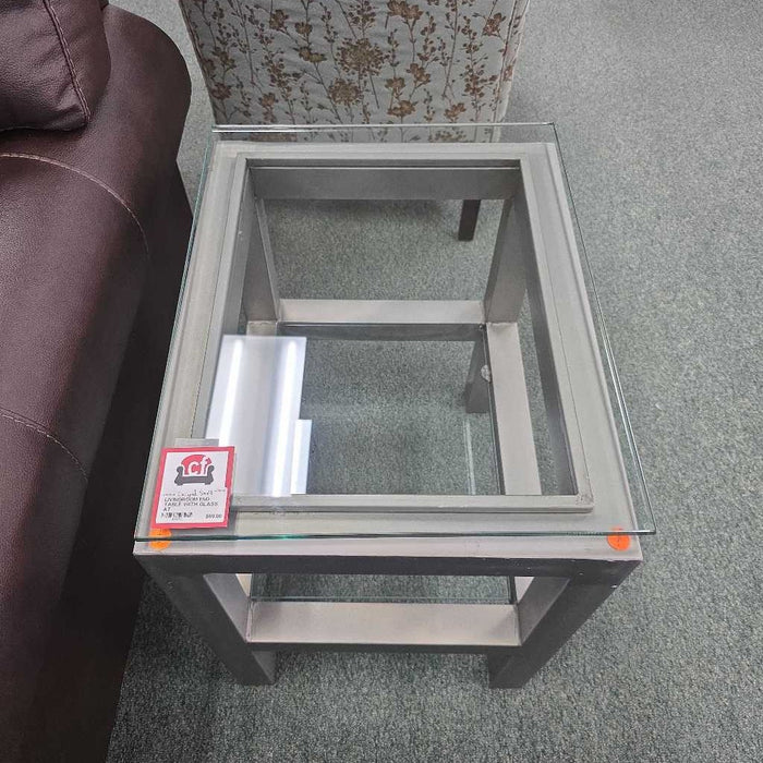 END TABLE WITH GLASS AT