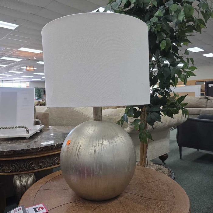 ROUND SILVER LAMP BT