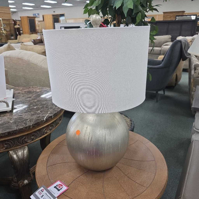 ROUND SILVER LAMP BT