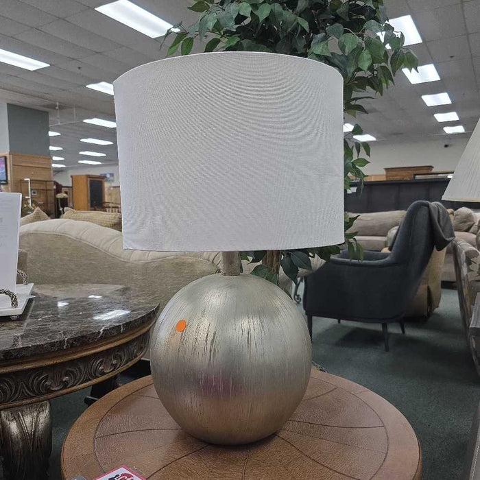 ROUND SILVER LAMP BT