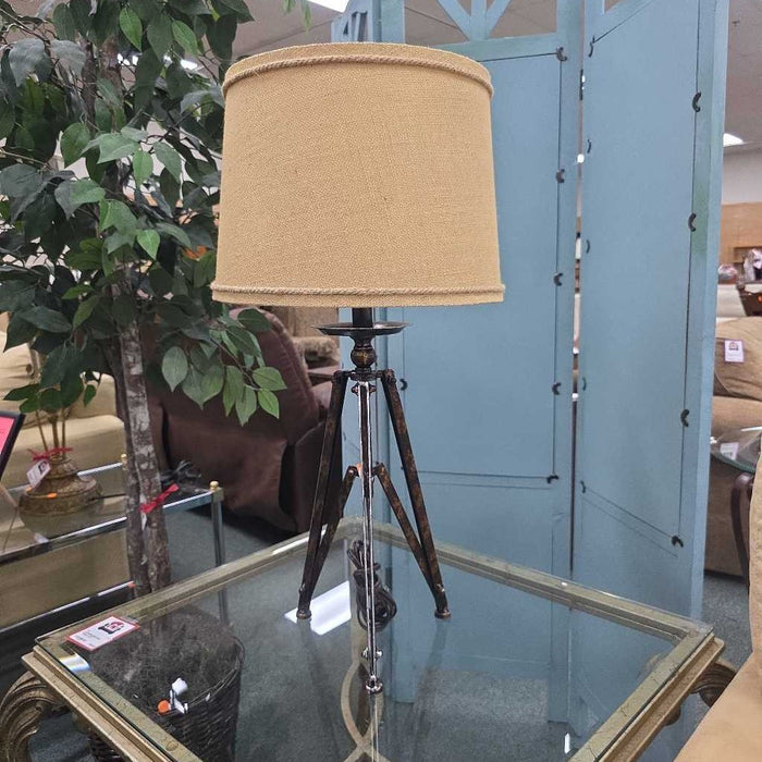 TRIPOD LAMP BT