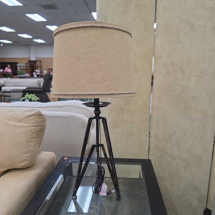 TRIPOD LAMP BT