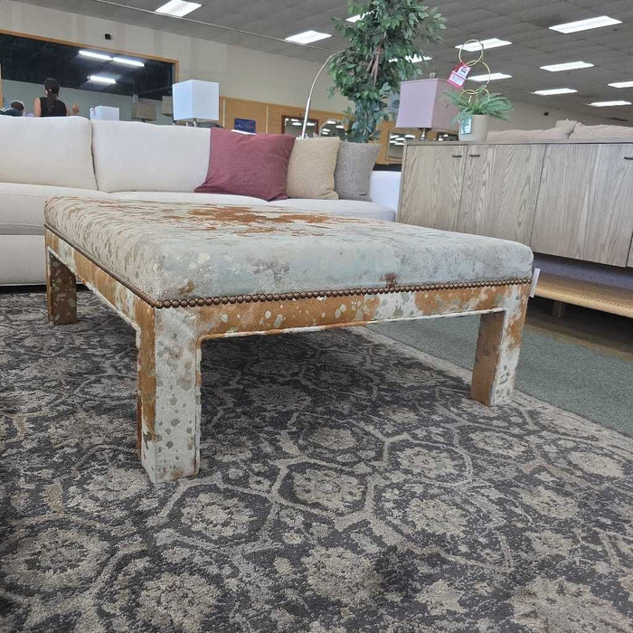 LRG HIDE OTTOMAN CHK