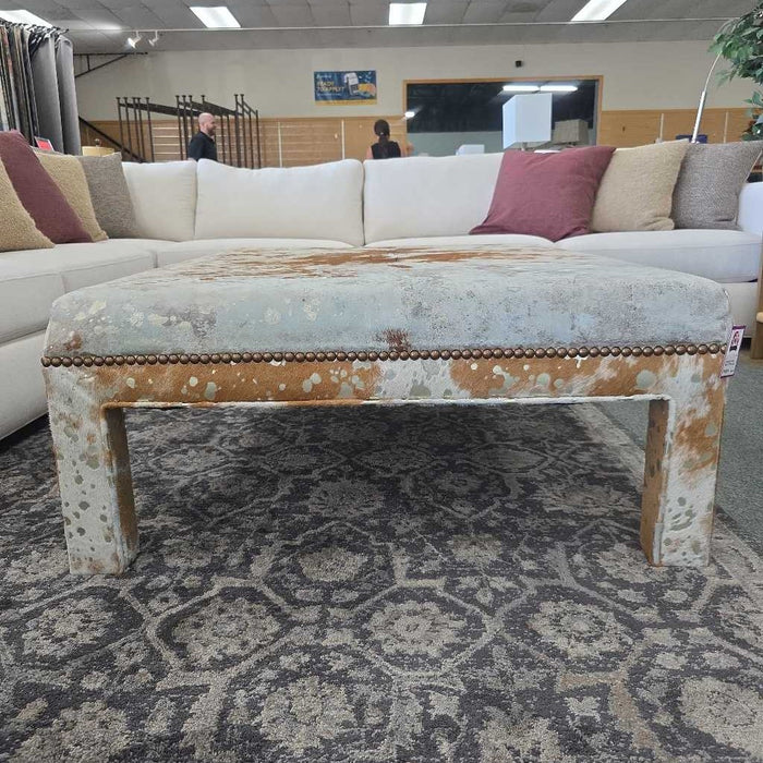 LRG HIDE OTTOMAN CHK