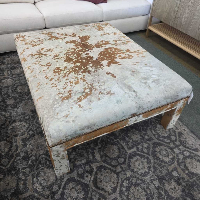 LRG HIDE OTTOMAN CHK