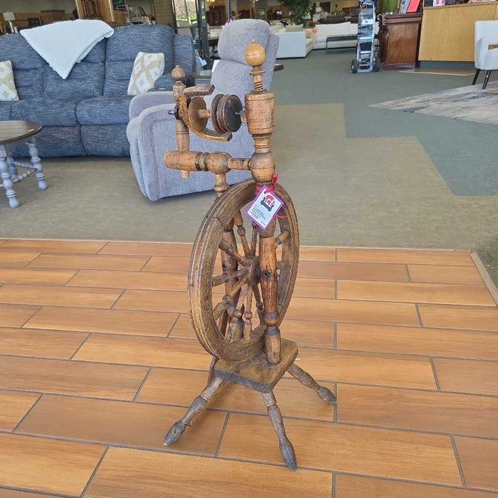 ANTIQUE SPINNING WHEEL BAH