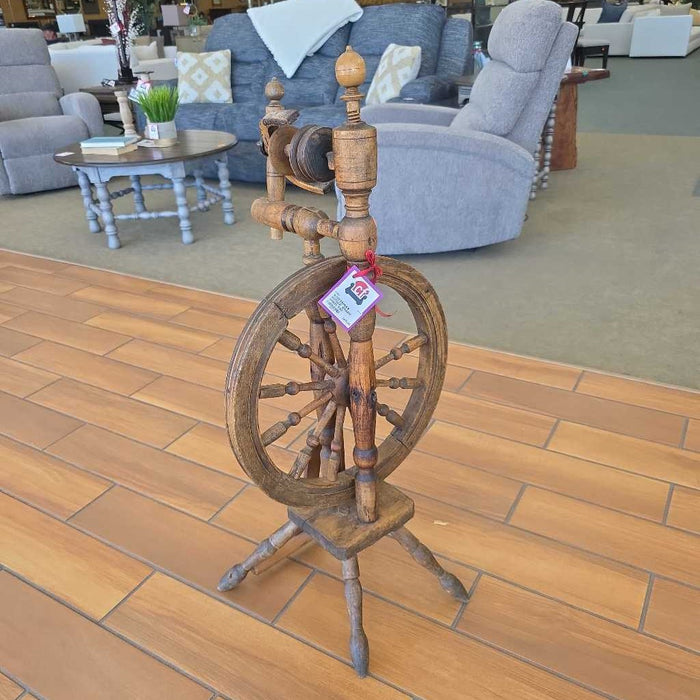 ANTIQUE SPINNING WHEEL BAH