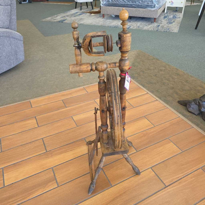 ANTIQUE SPINNING WHEEL BAH