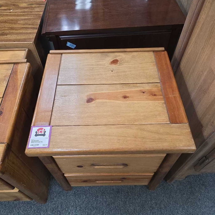 NIGHTSTAND KL