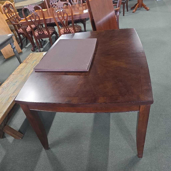 TABLE WITH PADS LAC