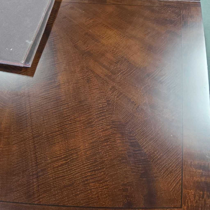 TABLE WITH PADS LAC
