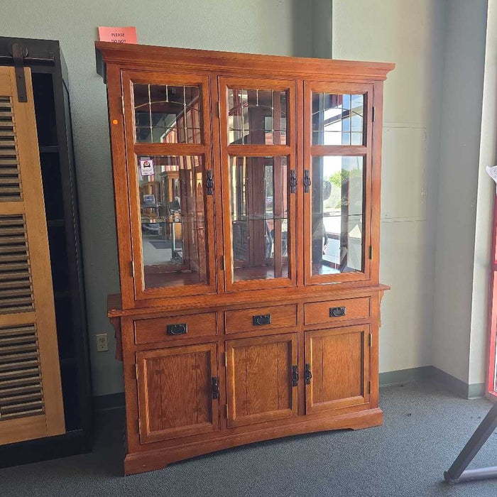 2 PIECE CHINA HUTCH BTK