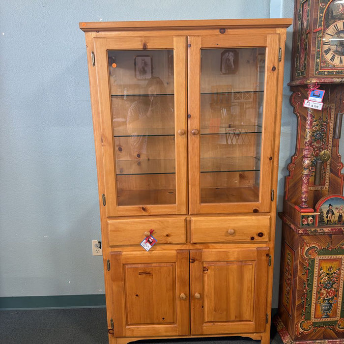 CHINA HUTCH MISSING GLASS ON 1 SIDE BBM