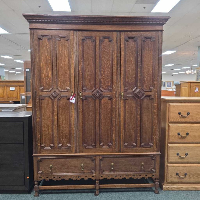 ANTIQUE ARMOIRE ATH