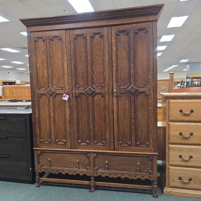 ANTIQUE ARMOIRE ATH