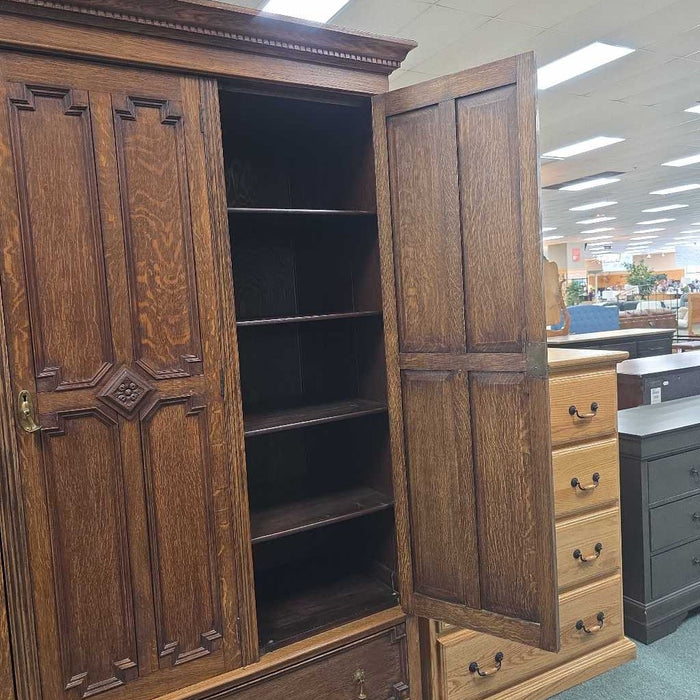 ANTIQUE ARMOIRE ATH