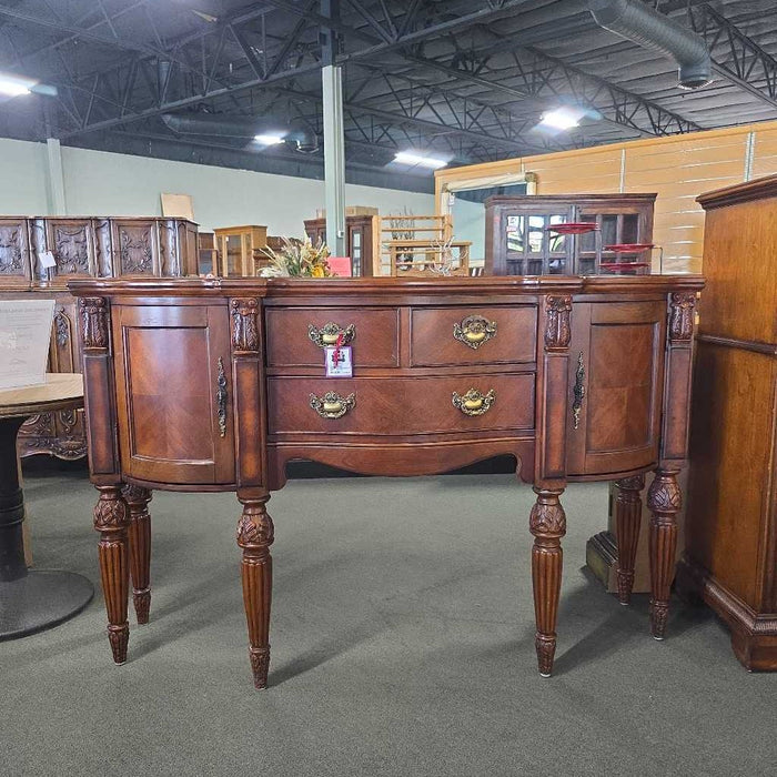 BROYHILL SIDEBOARD LSH