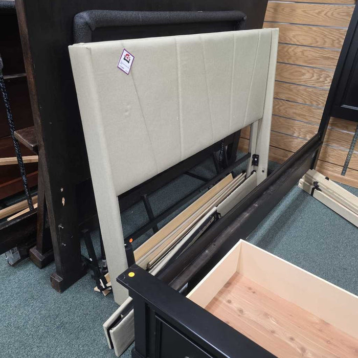 QUEEN BED BHC