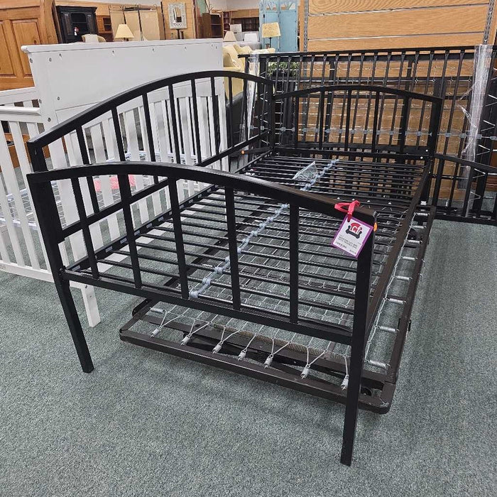 DAYBED WITH TRUNDLE BAH