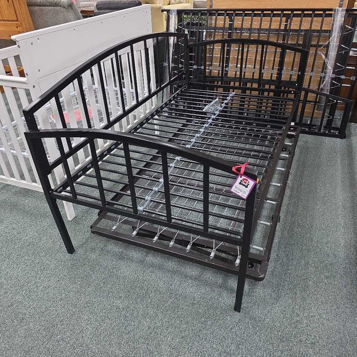 DAYBED WITH TRUNDLE BAH
