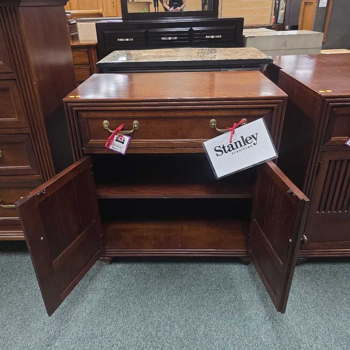 STANLEY NIGHTSTAND BHC