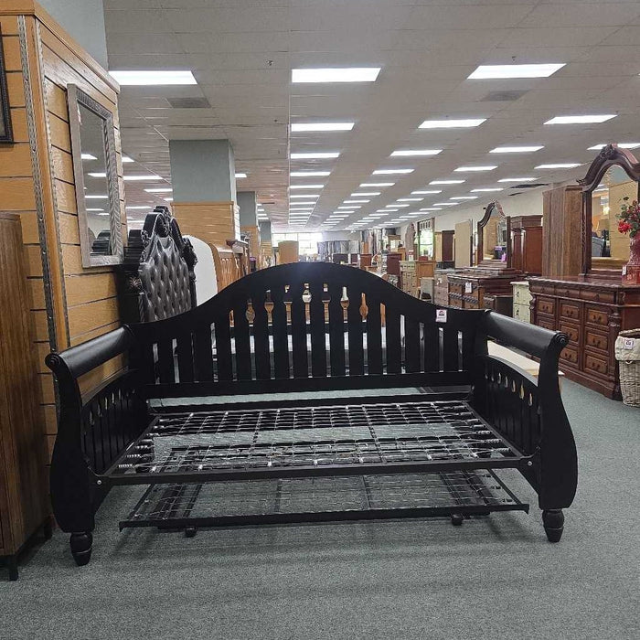 DAYBED WITH TRUNDLE BST