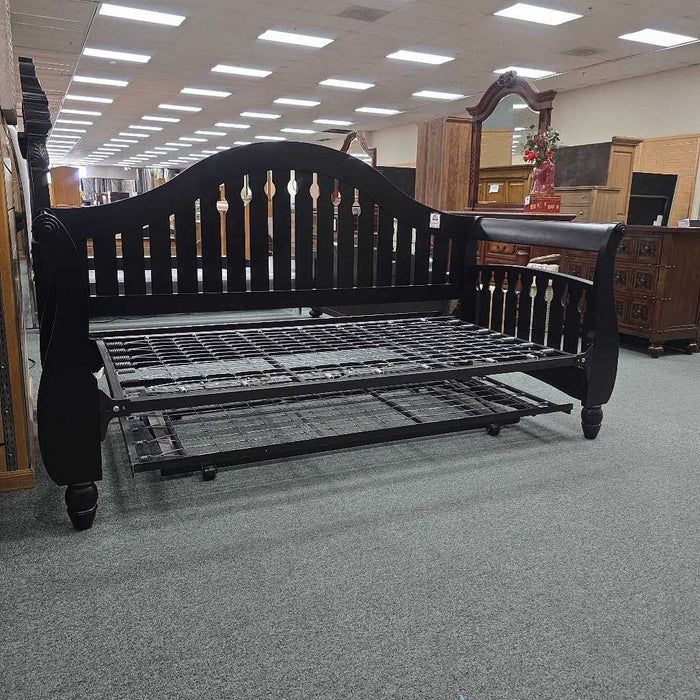 DAYBED WITH TRUNDLE BST