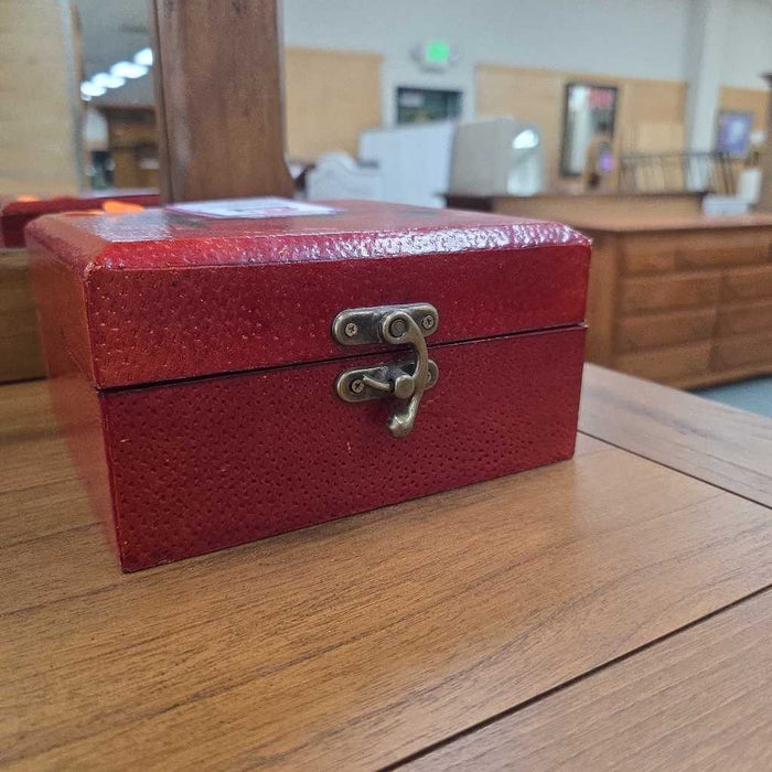 RED BOX DECOR BA