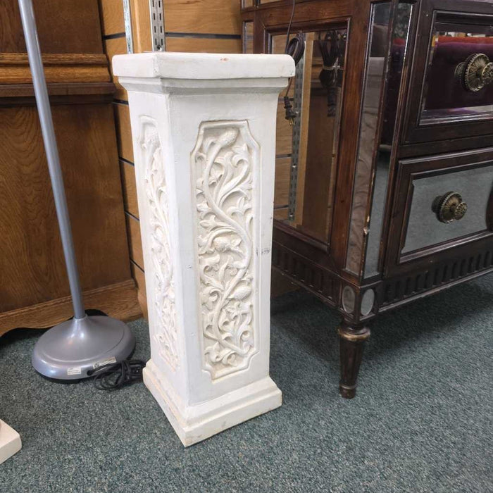 LARGE PEDESTAL KL
