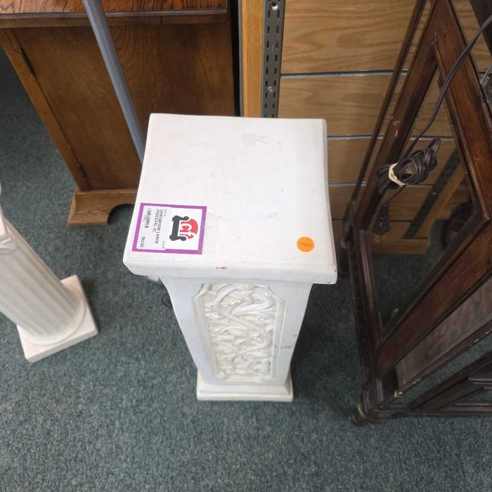LARGE PEDESTAL KL