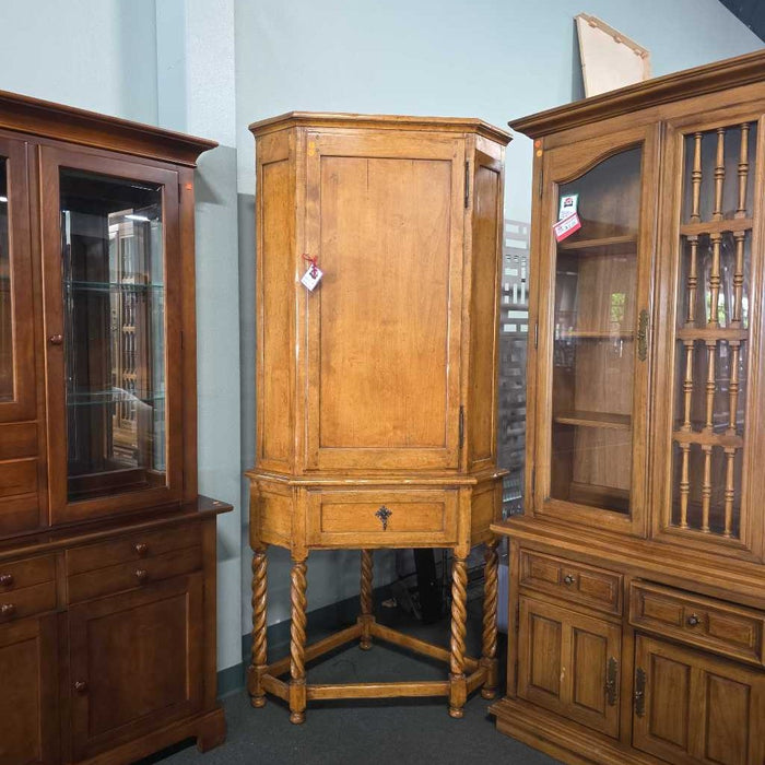 CORNER HUTCH ATH