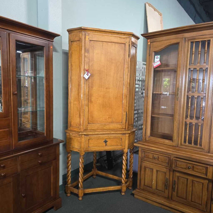 CORNER HUTCH ATH