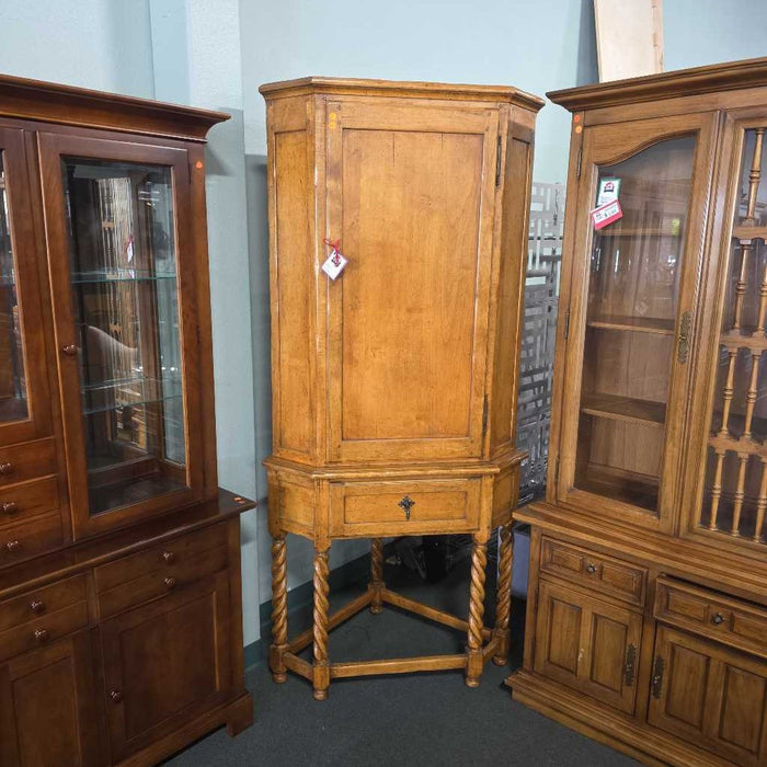 CORNER HUTCH ATH