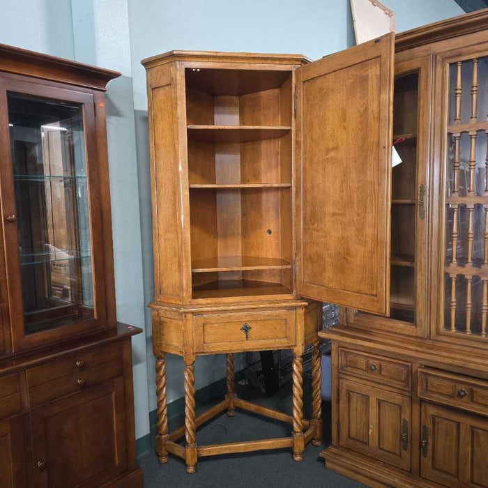 CORNER HUTCH ATH
