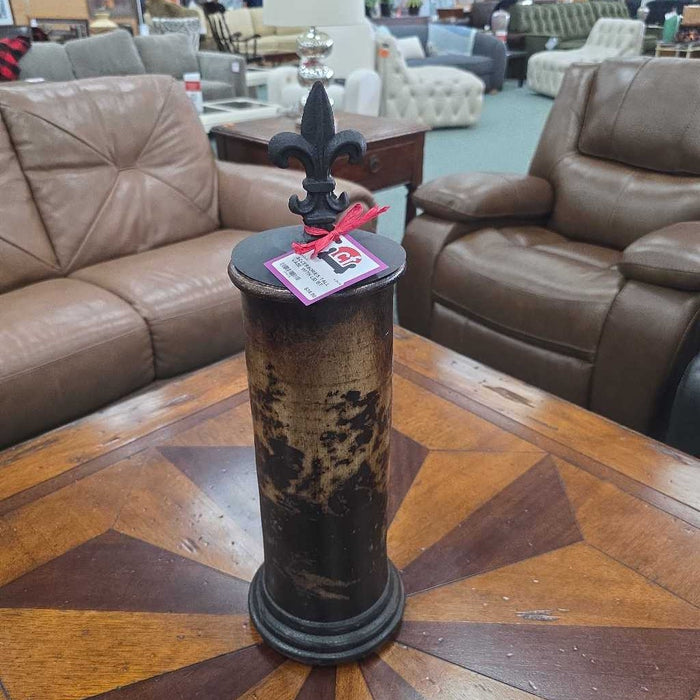 TALL VASE WITH LID BT