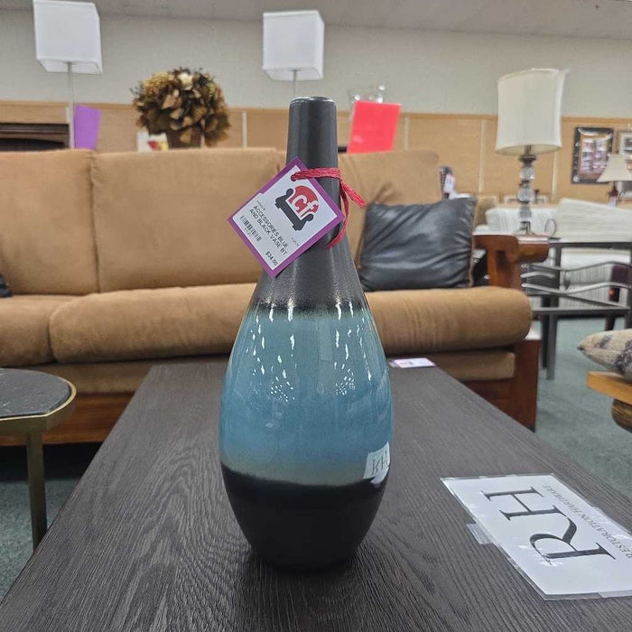 BLUE AND BLACK VASE BT