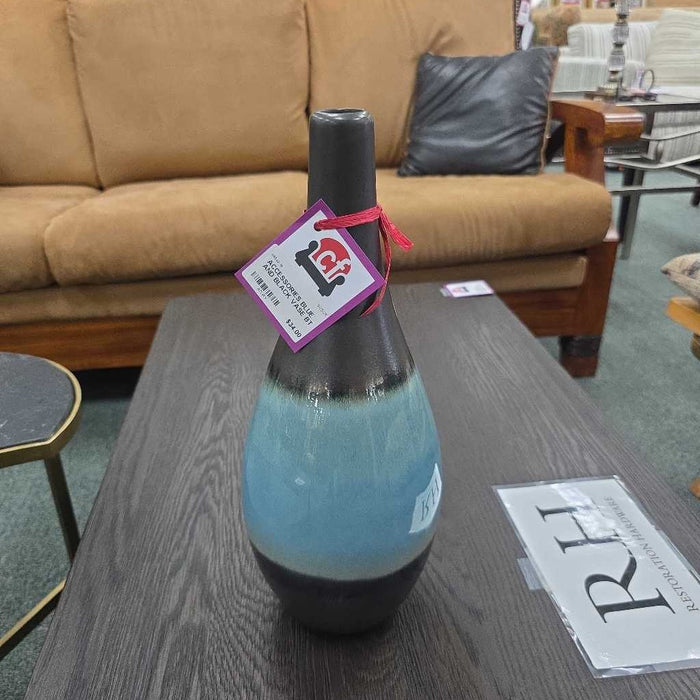 BLUE AND BLACK VASE BT