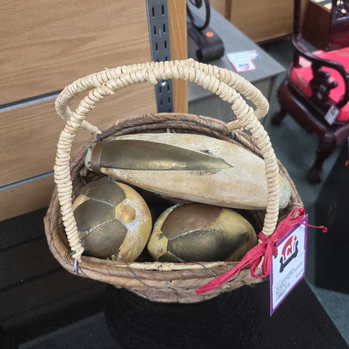 BASKET WITH WOOD FRUIT BT